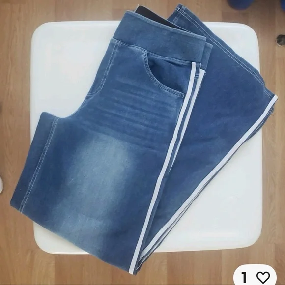 HALARA Blue Wide-Leg Jeans with White Accent - Picture 4 of 9